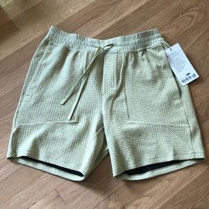 Lululemon men’s 7” At Ease shorts NWT large